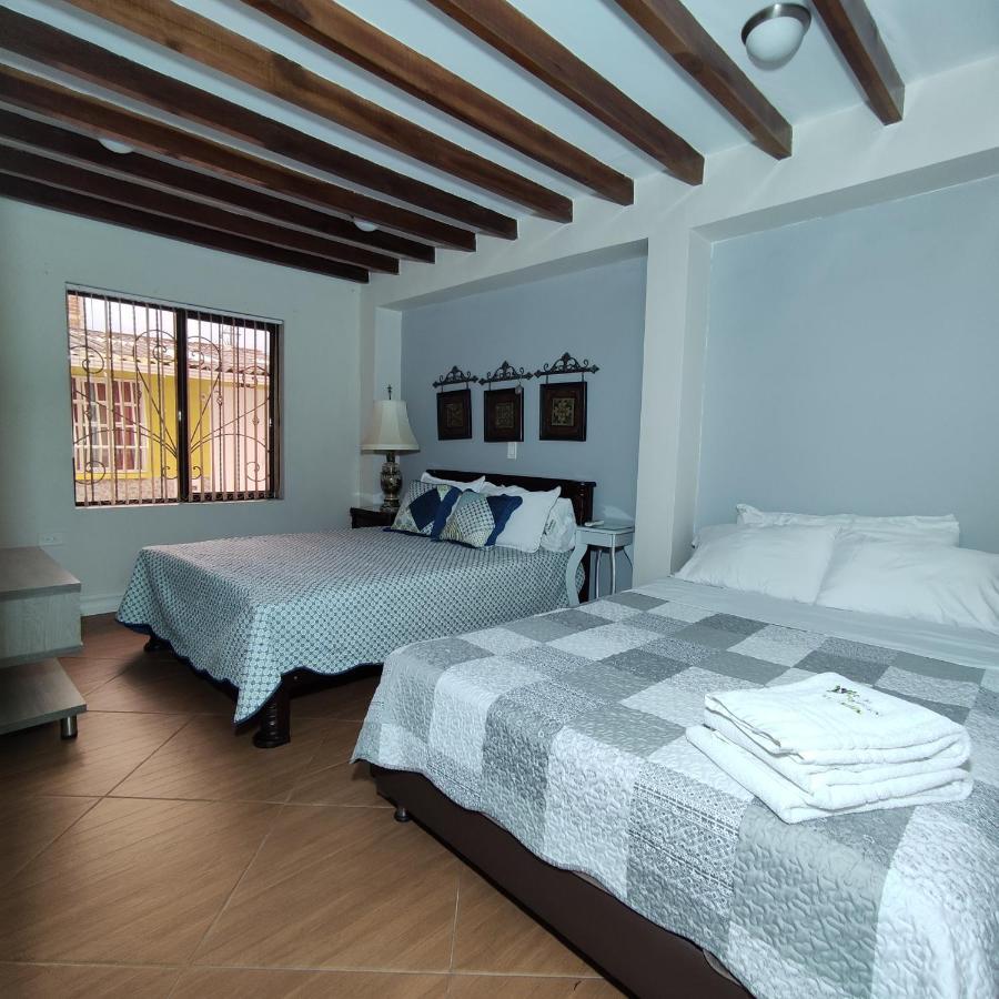 Los Andes Hostal ฟิลานเดีย ภายนอก รูปภาพ